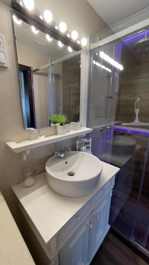 Kishaz Apartman Eger Eksteriør billede